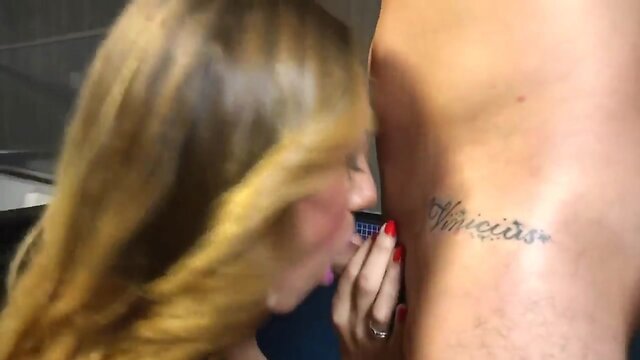 Curvy cock shemale fucks