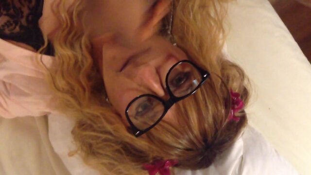 CD Tonya gets throated, foot fucked and facialized in POV