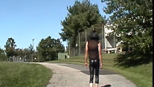 Latex-clad Fun Day: Looking for a Good Time!