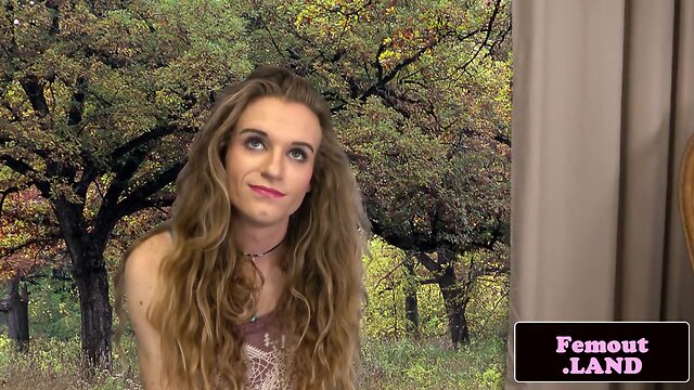 Skinny inked femboy cleaning her pipes