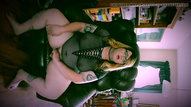 BBW Chubby Shemale Masturbates and Cums