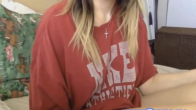 Redhead Babe on Hot Shemale giving a Nice Head