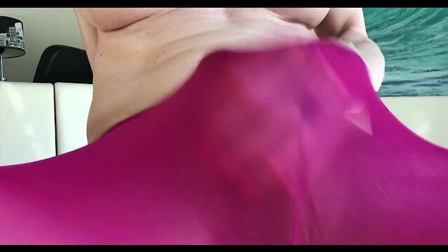 Transvestite no hands ejection