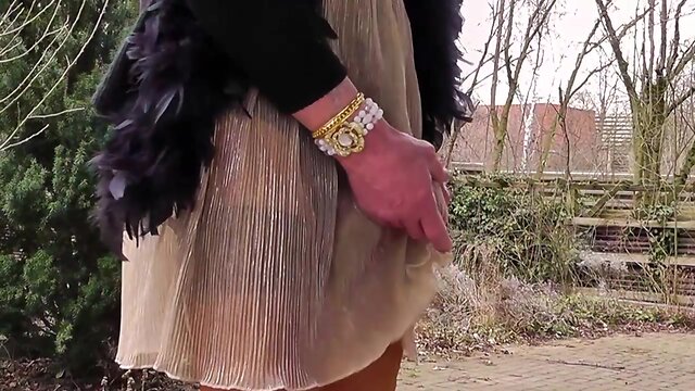 Sexy Babe in Stockings Pleasuring Outdoors: Amateur Outdoor Masturbation Video