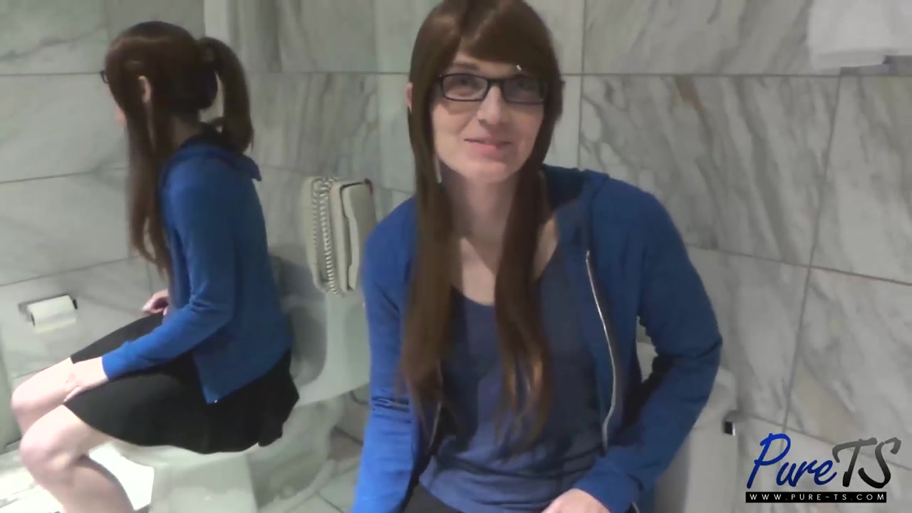 New Porn Star Natalie Mars: Sexy Glasses & Amazing Booty!