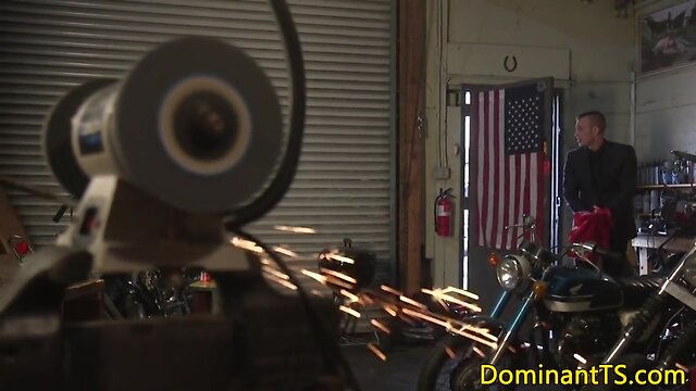 Guy Rimming Trans Babe`s Butt Before Analsex and Stroking Ejection