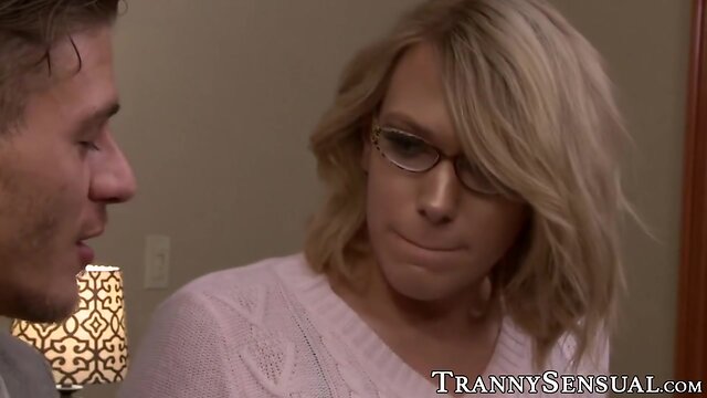 Thick trans temptress deepthroats before booty banging