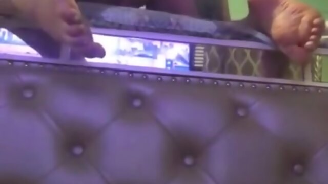 Enormous Booty Ts Fucks Fleshlight