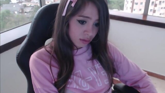 Pretty teeny tranny shows pecker