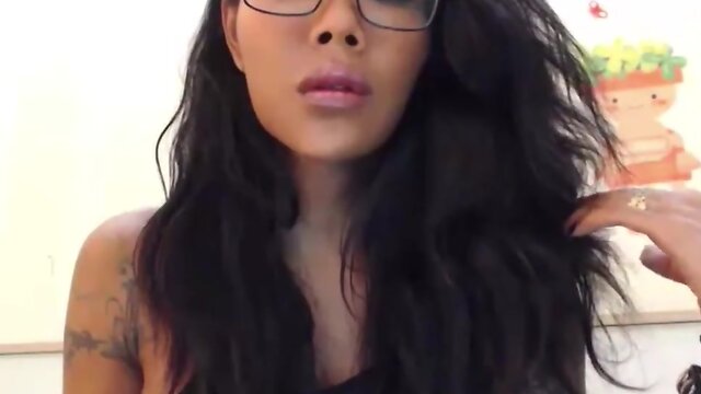 Areeya Miyabi on webcam