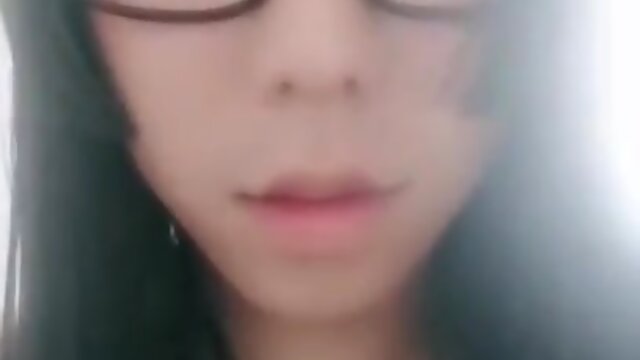 Chinese teeny ts play with her sugar daddy