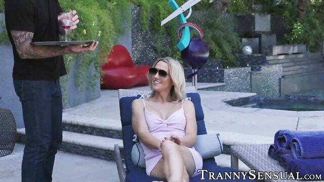 TV Kayleigh Coxx throated before anal penetration