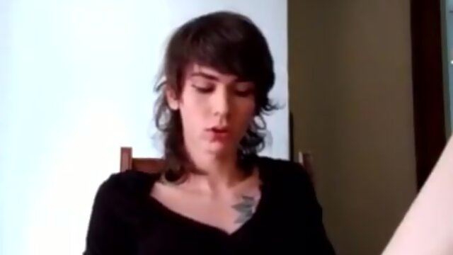 bella CD si masturba sborra e lecca tutto