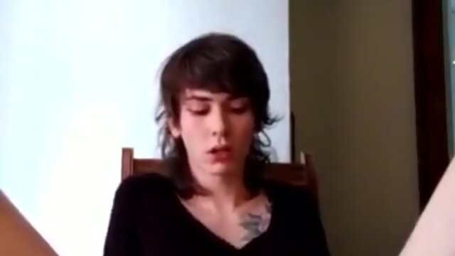 bella CD si masturba sborra e lecca tutto