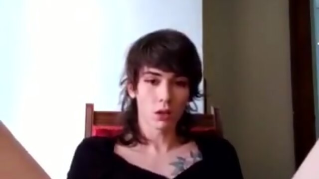 bella CD si masturba sborra e lecca tutto