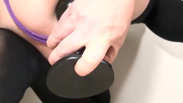 057  Inserting 70mm-booty-plug