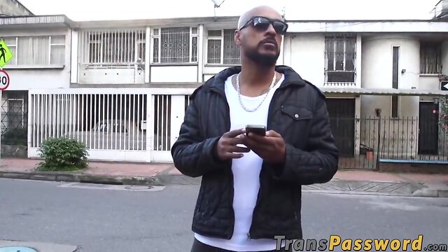 Bubble booty tran cutie craves for hardcore booty fuck