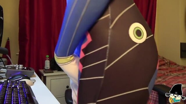 Overwatch Cosplay: D.Va Exposes Her Schlong And Gapes Cum