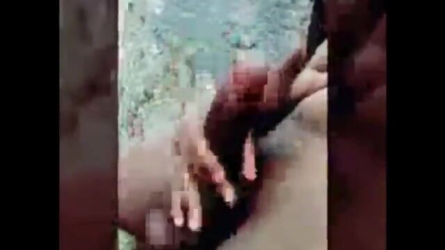 T-chick Public Handjob