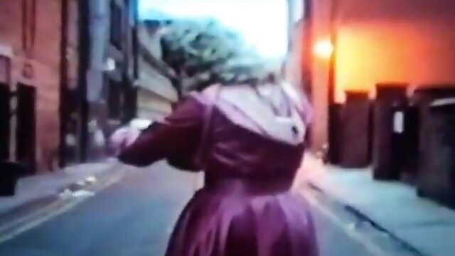 Outdoor Masturbation in Latex: Mature Amateur`s Naughty Dare