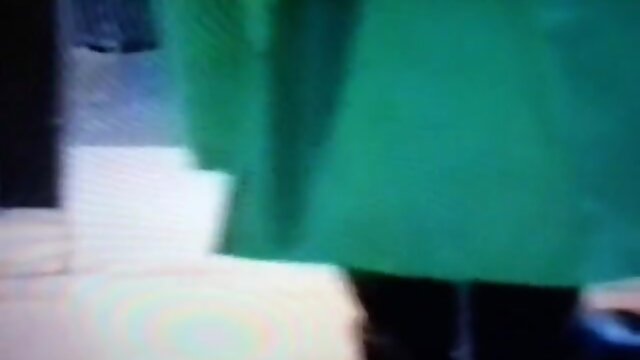 Outdoor Masturbation in Latex: Mature Amateur`s Naughty Dare