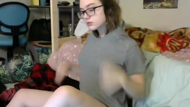 Young transvestite masturbating on webcam