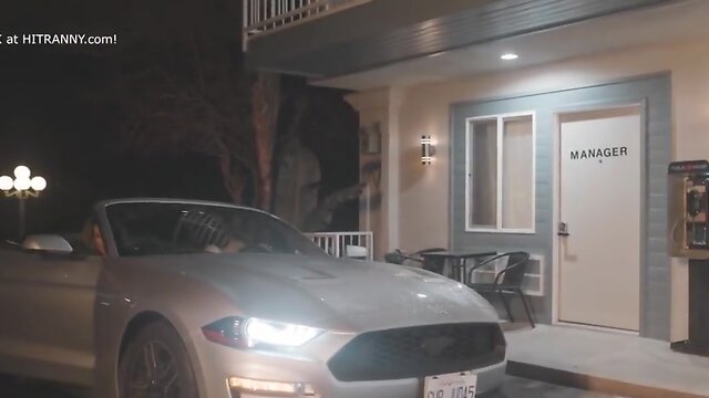 Trans couple robbed a rich man then fuck in a motel