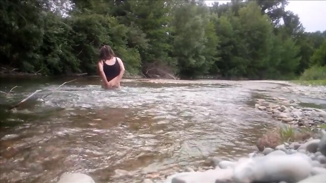 Aurelia with river stone in butt