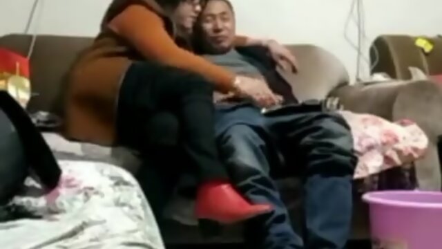 Oriental crossdressed does old man condomless