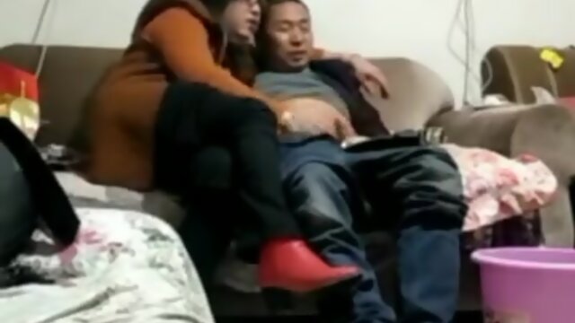 Oriental crossdressed does old man condomless