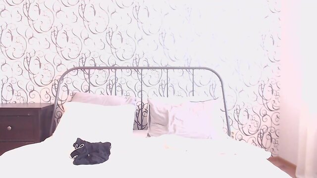 Redhead girl masturbates her massive clit 4 free on live web webcam