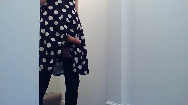 Crossdresser maaturbating