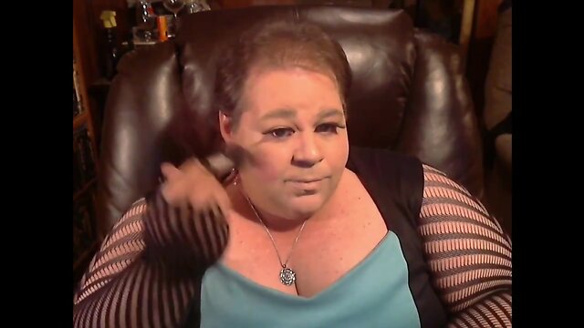 Bbw crossdresser putting on makeup