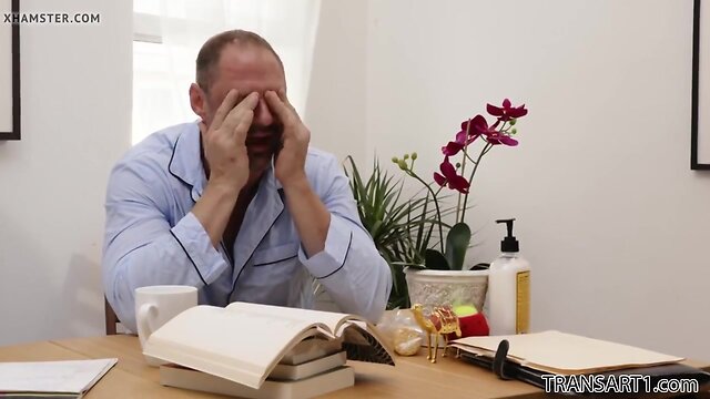 Stefani special shows up late