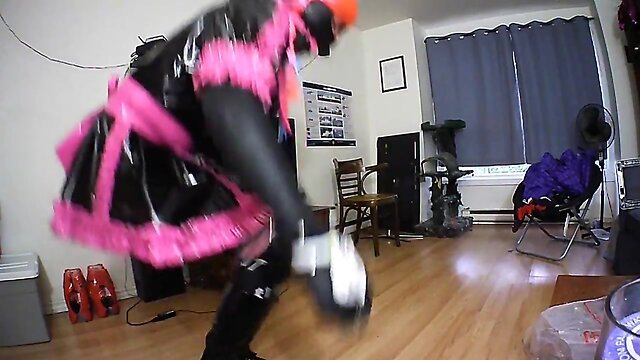 Sissys self bondage ice mitts