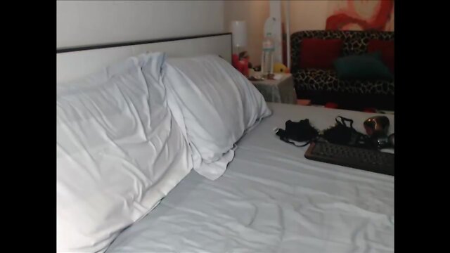 Oriental with nice dick goes up on webcam