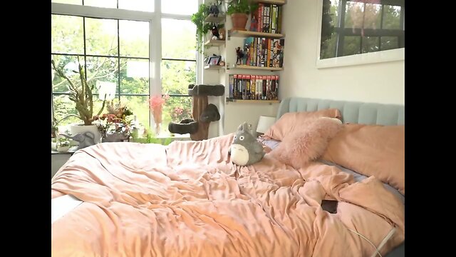 Impossibly admiring hottie bursts allover herself