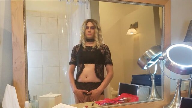 Kali does her makeup for you