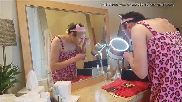 Kali does her makeup for you