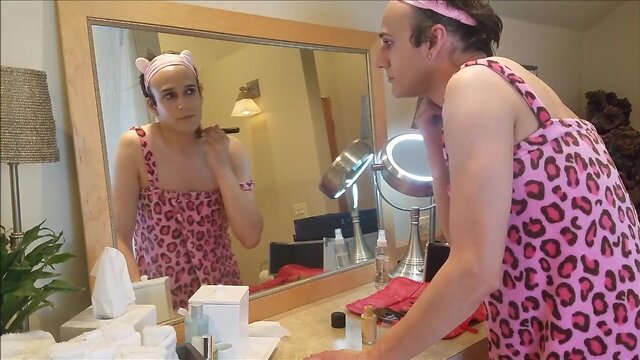 Kali does her makeup for you