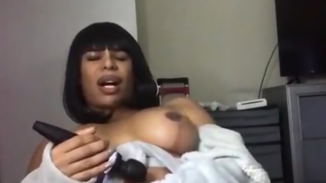 Thicc tgirl with a fat prick ss goes up
