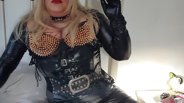 Latex smoking blond tgirl in red lipstick
