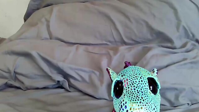 Sarah jae schwartz fresh out of the shower and ready to cum