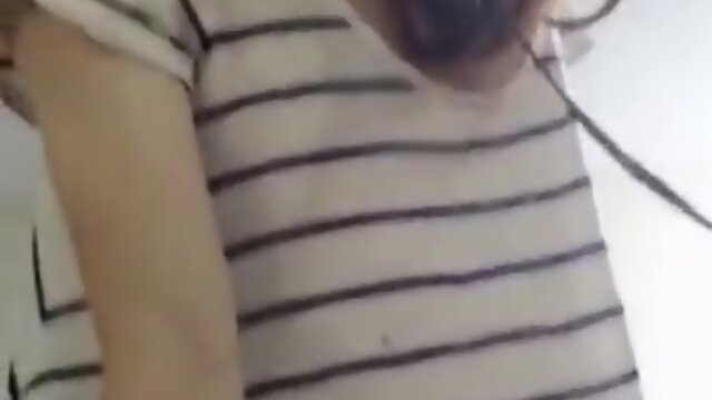 Crossdresser first time playing with schlong