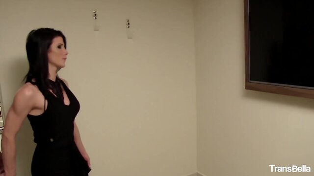 Trans bella - t-girl victoria carvalho takes turns fucking with the repair guy