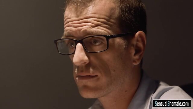 Glamour transsexual aspen brooks anal fucking with a detective