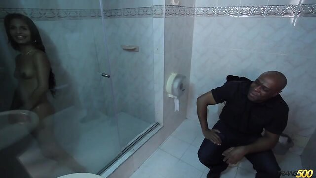 Behind-the-scenes-with-beautiful-jessi-mart p3sjnkk