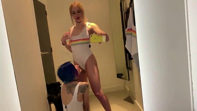 Sucked off a translady in a dress room