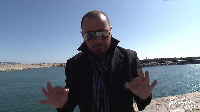 Sylvana et natassia, deux coquines aux gros seins s'amusent