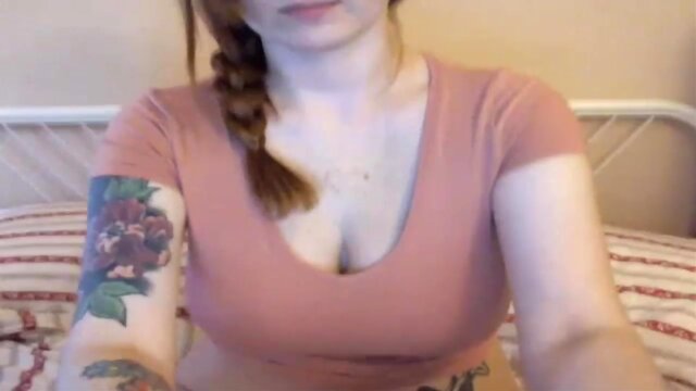 Fine female with sexy cleavage shows her pussy booty and breast on web cam